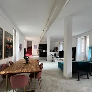 La Casa Di Wayne , Cologno Monzese Italia